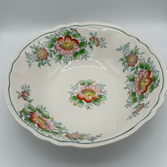 Vintage serving bowl with flowers - Picture 1 of 7